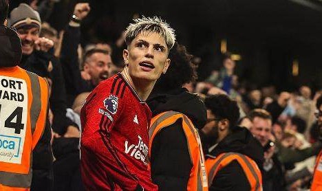 开云kaiyun首页-【英超】帕尔默戴帽，加纳乔两球，切尔西4比3曼联