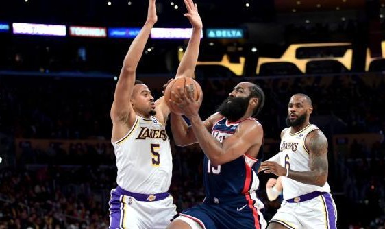 开云kaiyun首页-詹姆斯39分仍独木难支，但祸根是他自己夏天埋下的