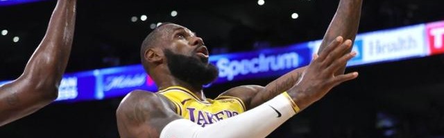 开云kaiyun网页版-不搭理库里保罗 带病出战又输球 詹姆斯火速离场