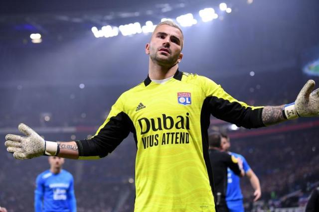 1640310472441073785.jpg zoom-ol---om--les-images-stupe〟iantes-des-incidents-de-l-olympico.jpg